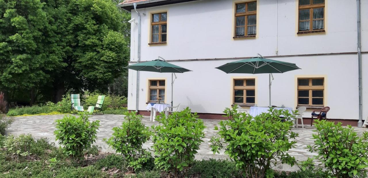 Dwor Komorowo Exterior photo